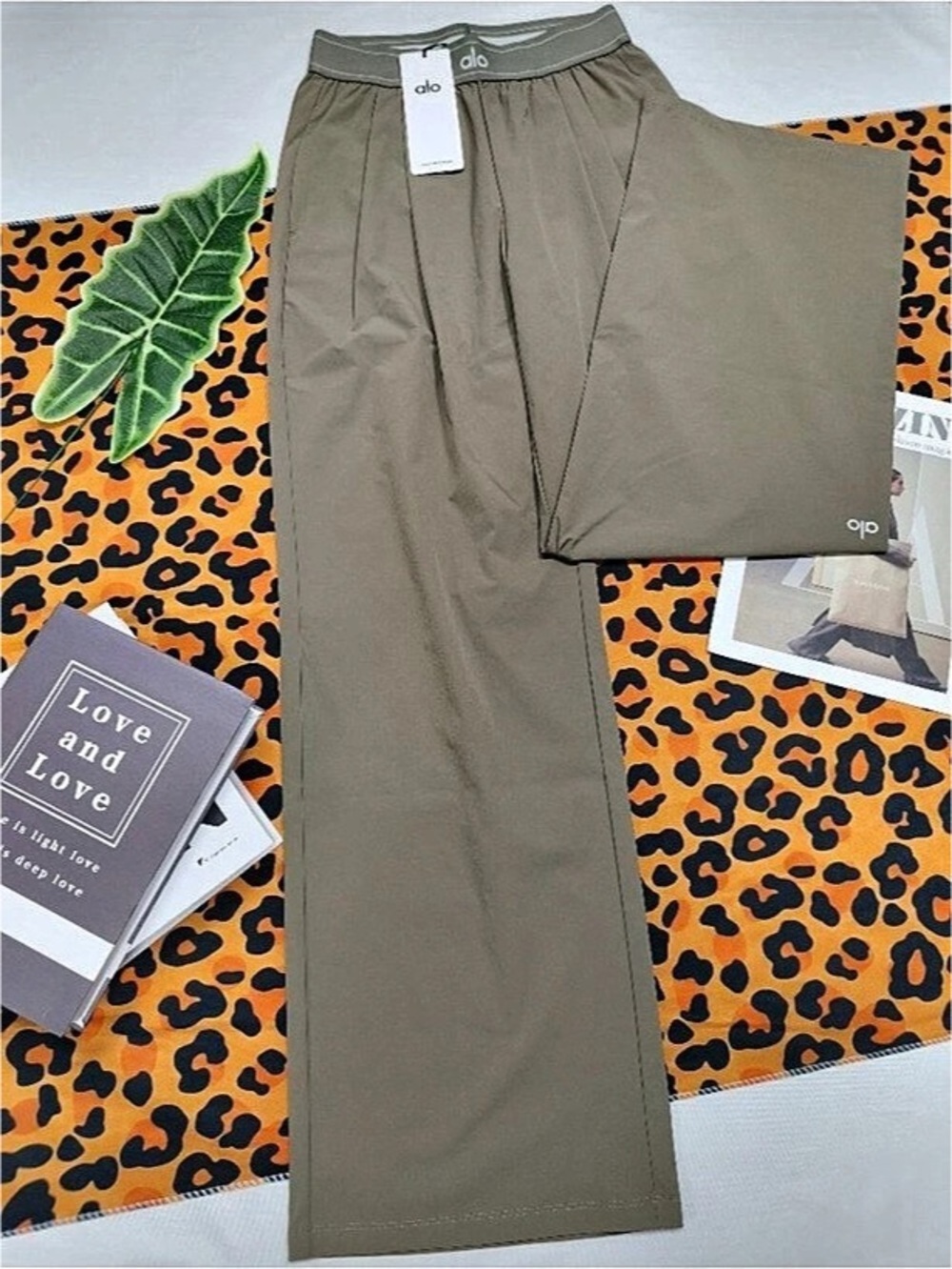 Alo Women'Small Nylon Track Pants in Green Size Small NWT